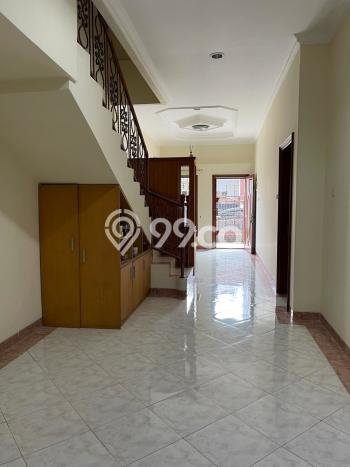 Rumah Luxury Modern Tanpa Renovasi di Taman Surya Jakarta Barat Rumah Luxury Modern Tanpa Renovasi di Taman Surya Jakarta Barat
