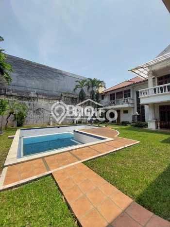 For Sale! Premium House LT 1382m2 Desain Elegan di Pondok Indah For Sale! Premium House LT 1382m2 Desain Elegan di Pondok Indah