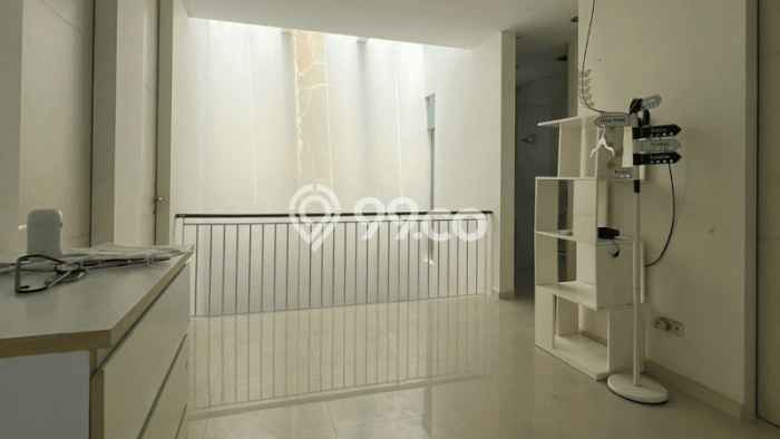 Rumah Eksklusif Siap Huni LT 180m2 di Dukuh Pakis, Surabaya Rumah Eksklusif Siap Huni LT 180m2 di Dukuh Pakis, Surabaya