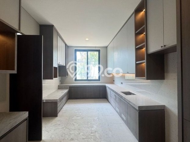 Rumah Luxury Modern Tanpa Renovasi di Pakuwon City Surabaya Rumah Luxury Modern Tanpa Renovasi di Pakuwon City Surabaya
