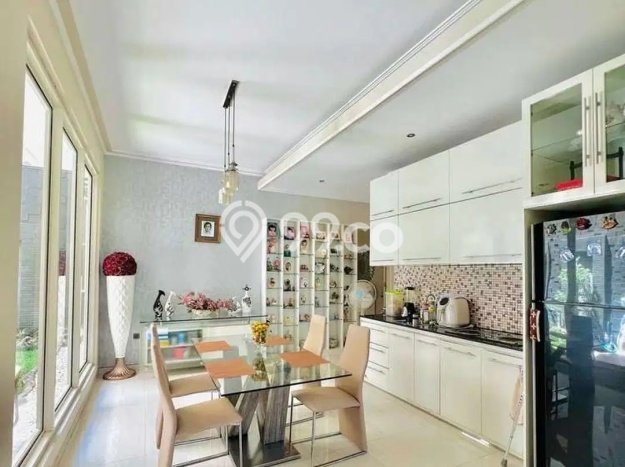 Ready to Use! Luxury House LT 300m2 Desain Elegan di Pakuwon CIty Ready to Use! Luxury House LT 300m2 Desain Elegan di Pakuwon CIty