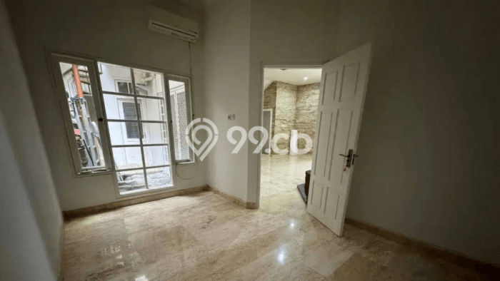 For Sale! Luxury House LT 216m2 Desain Elegan di Pakuwon City For Sale! Luxury House LT 216m2 Desain Elegan di Pakuwon City