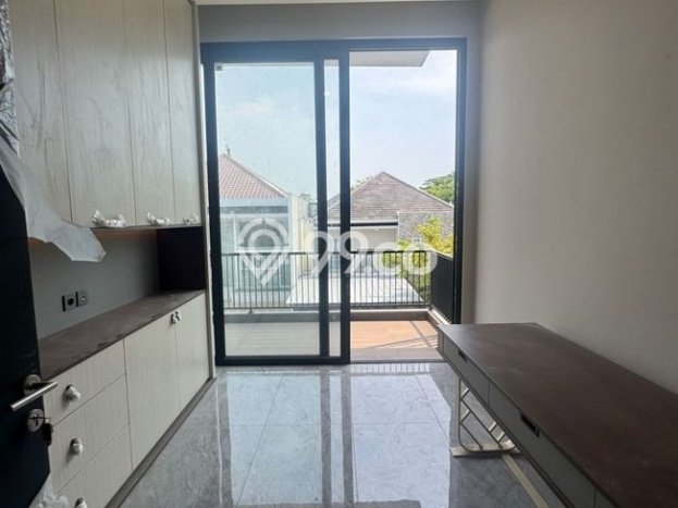 Rumah Luxury Modern Tanpa Renovasi di Pakuwon City Surabaya Rumah Luxury Modern Tanpa Renovasi di Pakuwon City Surabaya