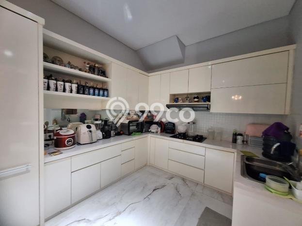 For Sale! Premium House LT 180m2 Desain Modern di Pakuwon City For Sale! Premium House LT 180m2 Desain Modern di Pakuwon City