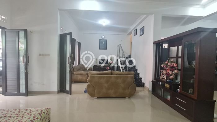Dijual Cepat Rumah Bagus Siap Huni LB 180m2 di Gentan, Solo Dijual Cepat Rumah Bagus Siap Huni LB 180m2 di Gentan, Solo