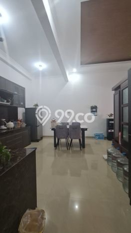 Dijual Cepat Rumah Bagus Siap Huni LB 180m2 di Gentan, Solo Dijual Cepat Rumah Bagus Siap Huni LB 180m2 di Gentan, Solo