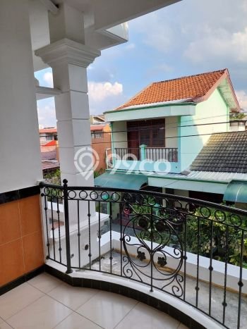 Rumah Modern Cantik 4 Kamar Siap Huni di Colomadu Rumah Modern Cantik 4 Kamar Siap Huni di Colomadu