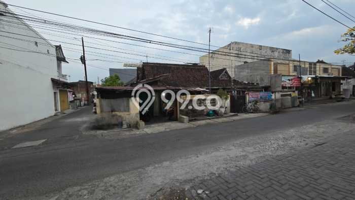 Lahan Kosong Dijual di Solo dengan Area 302m2 Lahan Kosong Dijual di Solo dengan Area 302m2