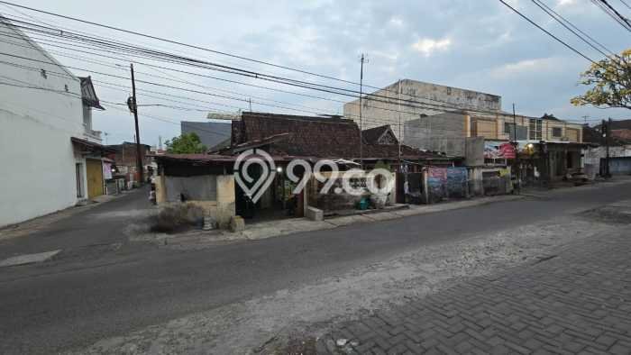 Lahan Kosong Dijual di Solo dengan Area 302m2 Lahan Kosong Dijual di Solo dengan Area 302m2