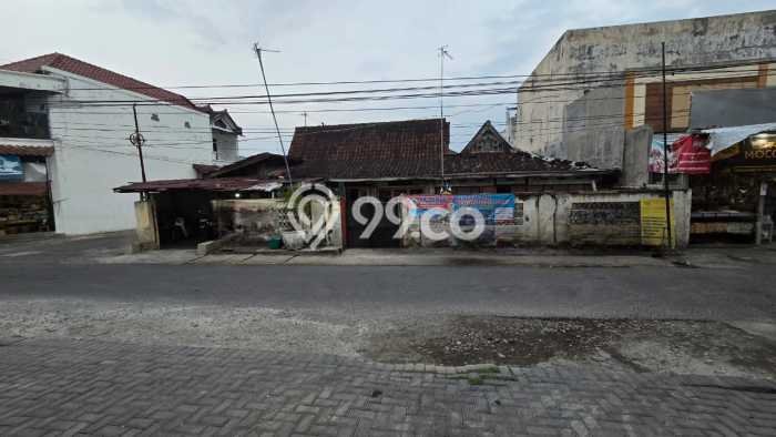 Lahan Kosong Dijual di Solo dengan Area 302m2 Lahan Kosong Dijual di Solo dengan Area 302m2