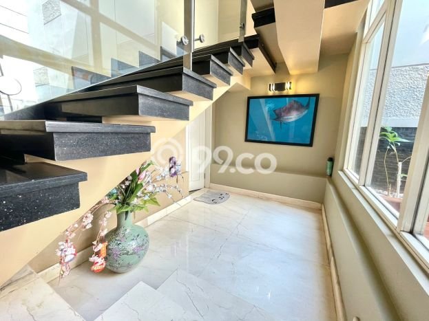 Ready to Use! Premium House LT 200m2 Desain Modern di Ancol Ready to Use! Premium House LT 200m2 Desain Modern di Ancol