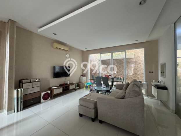 Jual Rumah Luas Elegan Dengan View Cantik di Summarecon Bekasi, Bekasi Jual Rumah Luas Elegan Dengan View Cantik di Summarecon Bekasi, Bekasi