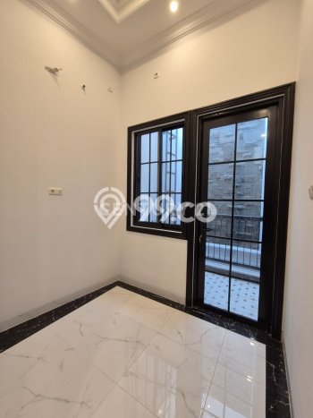 Rumah Eksklusif Siap Huni LT 122m2 di Pasar Minggu, Jakarta Selatan Rumah Eksklusif Siap Huni LT 122m2 di Pasar Minggu, Jakarta Selatan