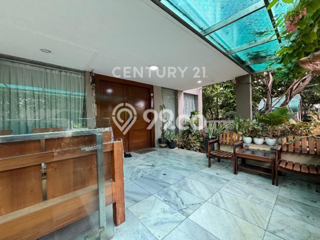 Ready to Use! Luxury House LT 328m2 Desain Elegan di Pondok Kelapa Ready to Use! Luxury House LT 328m2 Desain Elegan di Pondok Kelapa