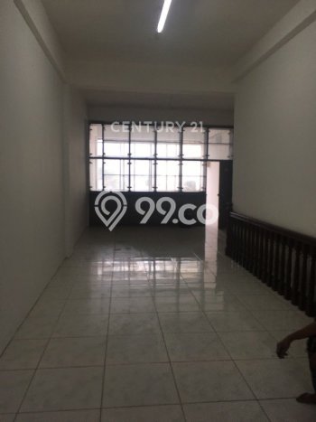 Ruko disewakan lokasi strategis Cempaka Putih Jakarta Pusat 300m2 Ruko disewakan lokasi strategis Cempaka Putih Jakarta Pusat 300m2