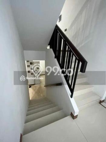 Ready to Use! Luxury House LT 180m2 Desain Modern di BSD City Ready to Use! Luxury House LT 180m2 Desain Modern di BSD City