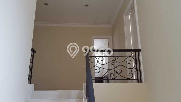 Jual Cepat Rumah LT 200m2m² / LB 210m2m² di Kawasan Bisnis , Tangerang Jual Cepat Rumah LT 200m2m² / LB 210m2m² di Kawasan Bisnis , Tangerang