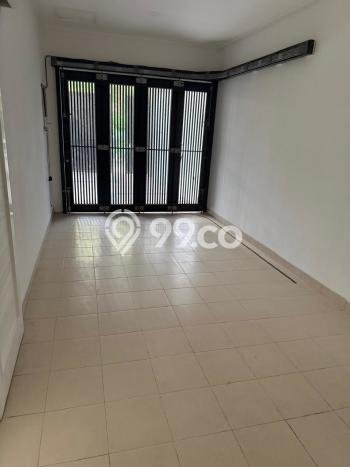 Disewakan! Rumah 4 Kamar Tidur &
4 Kamar Mandi di Pantai Indah Kapuk, Jakarta Utara Disewakan! Rumah 4 Kamar Tidur &
4 Kamar Mandi di Pantai Indah Kapuk, Jakarta Utara