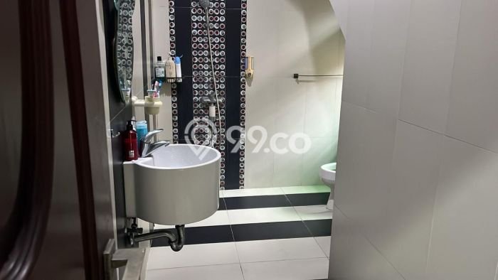 For Sale! Luxury House LT 650m2 Desain Elegan di Taman Palem For Sale! Luxury House LT 650m2 Desain Elegan di Taman Palem