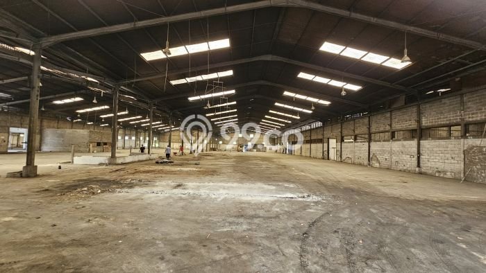 Unit Gudang Disewakan di Cikarang di Area Ramai & Strategis Unit Gudang Disewakan di Cikarang di Area Ramai & Strategis
