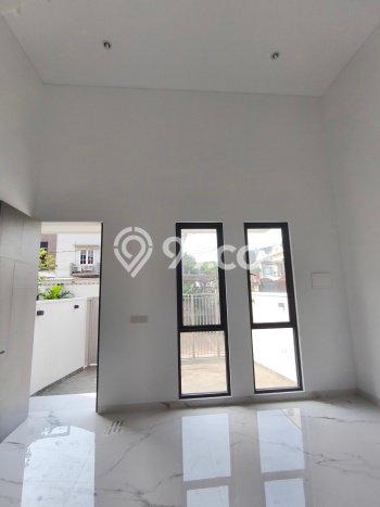 Rumah Elit LB 170m2 Siap Huni Desain Elegan di Pegadungan, Jakarta Barat Rumah Elit LB 170m2 Siap Huni Desain Elegan di Pegadungan, Jakarta Barat