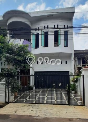 Ready to Use! Luxury House LT 228m2 Desain Modern di Cawang Ready to Use! Luxury House LT 228m2 Desain Modern di Cawang