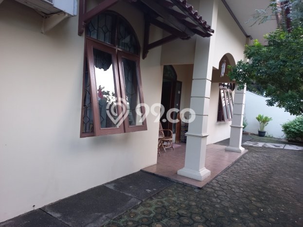Rumah Luxury Modern Siap Huni di Taman Meruya Jakarta Barat Rumah Luxury Modern Siap Huni di Taman Meruya Jakarta Barat