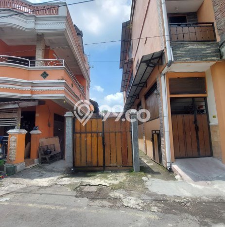 For Sale Rumah 10 Kamar Lokasi Strategis Bagus dan Strategis di Laweyan For Sale Rumah 10 Kamar Lokasi Strategis Bagus dan Strategis di Laweyan