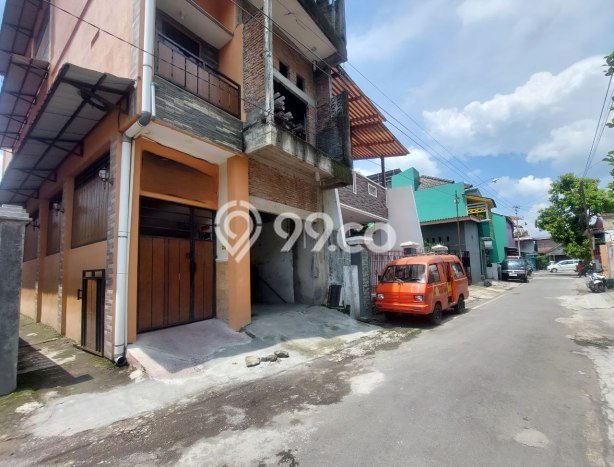 For Sale Rumah 10 Kamar Lokasi Strategis Bagus dan Strategis di Laweyan For Sale Rumah 10 Kamar Lokasi Strategis Bagus dan Strategis di Laweyan