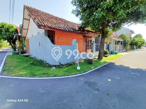 Rumah Strategis Colomadu, Karanganyar, Luas 101m2m² Bangunan 90m2m² Rumah Strategis Colomadu, Karanganyar, Luas 101m2m² Bangunan 90m2m²