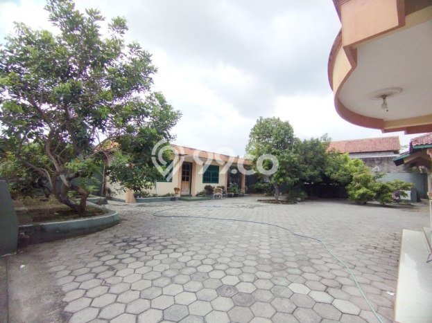 Rumah Modern area Jaten, Karanganyar, LT 1145m² LB 1500m² Rumah Modern area Jaten, Karanganyar, LT 1145m² LB 1500m²
