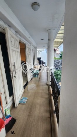Rumah Elit Modern Siap Huni di Raffles Hills Jakarta Timur Rumah Elit Modern Siap Huni di Raffles Hills Jakarta Timur