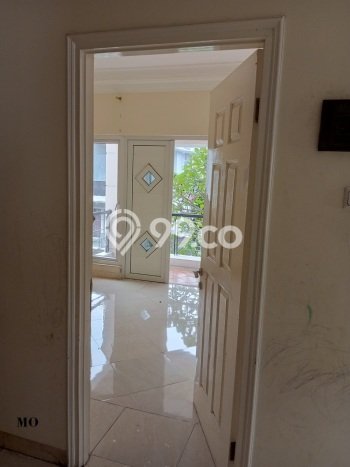Rumah Luxury Modern Siap Huni di Raffles Hills Jakarta Timur Rumah Luxury Modern Siap Huni di Raffles Hills Jakarta Timur