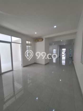 Dijual Rumah Luas Elegan Dengan View Cantik di Kota Wisata, Jakarta Timur Dijual Rumah Luas Elegan Dengan View Cantik di Kota Wisata, Jakarta Timur