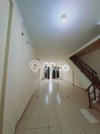 For Rent Ruko Premium di Kota Wisata, Luas 100m², Area Utama For Rent Ruko Premium di Kota Wisata, Luas 100m², Area Utama