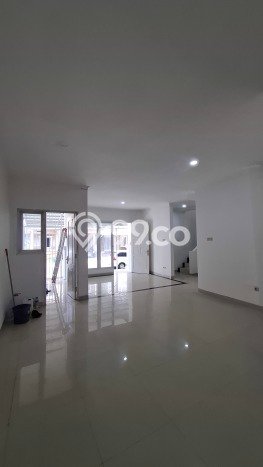Jual Rumah Eksklusif 4 KT di Kota Wisata, Jakarta Timur Jual Rumah Eksklusif 4 KT di Kota Wisata, Jakarta Timur