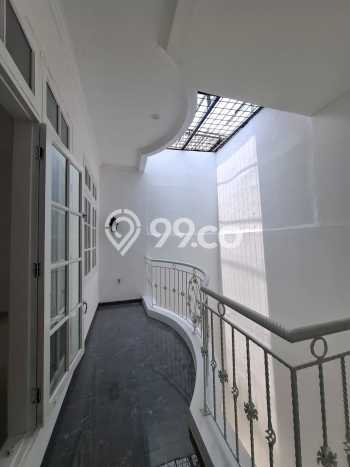 Dijual Rumah Luas Elegan Dengan View Cantik di Kota Wisata, Jakarta Timur Dijual Rumah Luas Elegan Dengan View Cantik di Kota Wisata, Jakarta Timur