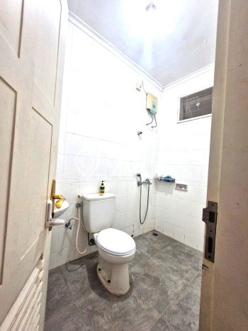 Rumah Modern 3 Kamar LT 164m2 di Legenda Wisata Rumah Modern 3 Kamar LT 164m2 di Legenda Wisata