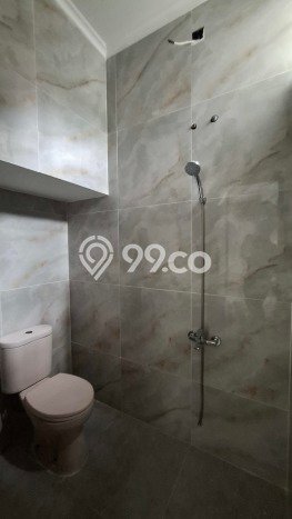 Rumah Menguntungkan di Cibubur, Dekat Kawasan Komersial, Jakarta Timur - 4 Kamar Tidur Rumah Menguntungkan di Cibubur, Dekat Kawasan Komersial, Jakarta Timur - 4 Kamar Tidur