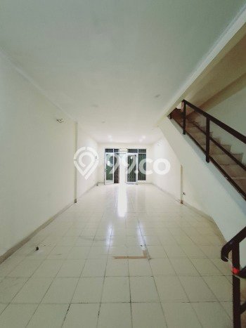 For Rent Ruko Premium di Kota Wisata, Luas 100m², Area Utama For Rent Ruko Premium di Kota Wisata, Luas 100m², Area Utama