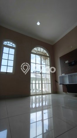 Jual Rumah Mewah Megah Dengan View Eksklusif di Green Lake City, Jakarta Barat Jual Rumah Mewah Megah Dengan View Eksklusif di Green Lake City, Jakarta Barat