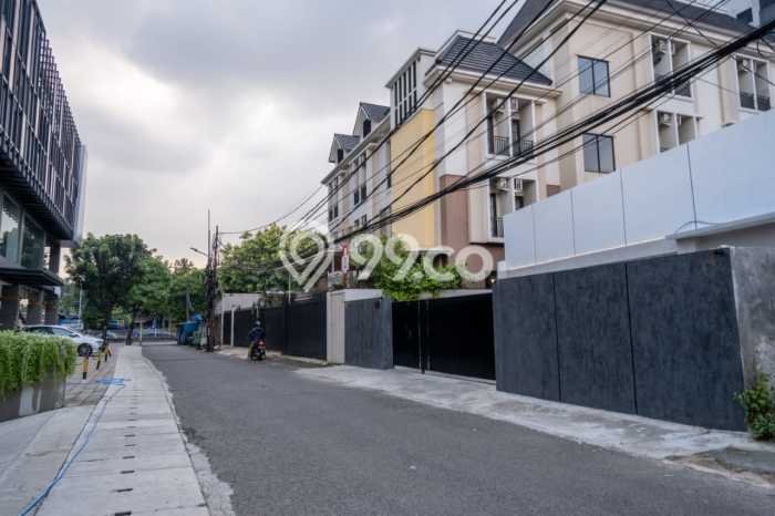 Siap Huni Rumah Mewah 17 Kamar di Mampang Prapatan Dekat ke Mana Saja Siap Huni Rumah Mewah 17 Kamar di Mampang Prapatan Dekat ke Mana Saja