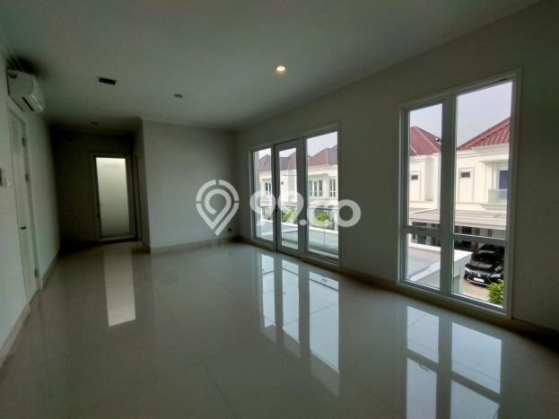 Hunian Elit LB 200m2 Siap Pakai Desain Elegan di Gading Serpong, Tangerang Hunian Elit LB 200m2 Siap Pakai Desain Elegan di Gading Serpong, Tangerang