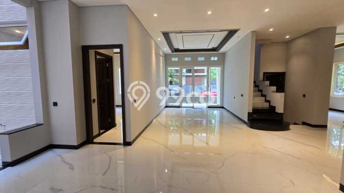 Jual Rumah Mewah Elegan Dengan View Eksklusif di Gading Serpong The Spring, Tangerang Jual Rumah Mewah Elegan Dengan View Eksklusif di Gading Serpong The Spring, Tangerang
