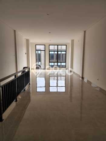 Rumah Luxury Modern Tanpa Renovasi di Gading Serpong Tangerang Rumah Luxury Modern Tanpa Renovasi di Gading Serpong Tangerang