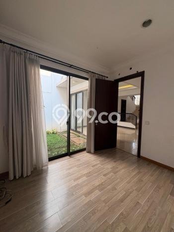 Rumah Eksklusif Siap Huni LT 162m2 di BSD, Tangerang Selatan Rumah Eksklusif Siap Huni LT 162m2 di BSD, Tangerang Selatan