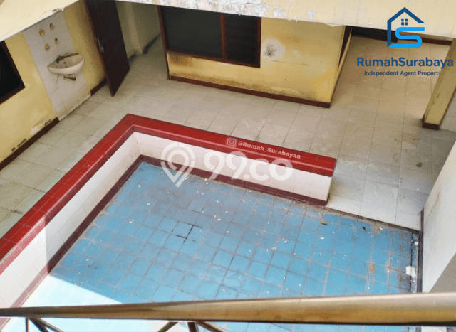 LOKASI PREMIUM! Rumah Strategis area Sidoarjo, LT 252m2m² Bangunan 300m2m² LOKASI PREMIUM! Rumah Strategis area Sidoarjo, LT 252m2m² Bangunan 300m2m²
