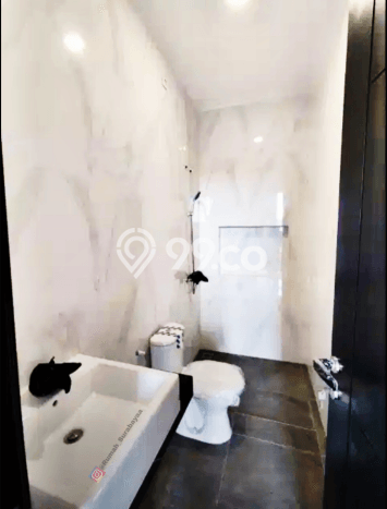 Rumah Modern 4 KT di Nginden Surabaya Unfurnished Rumah Modern 4 KT di Nginden Surabaya Unfurnished