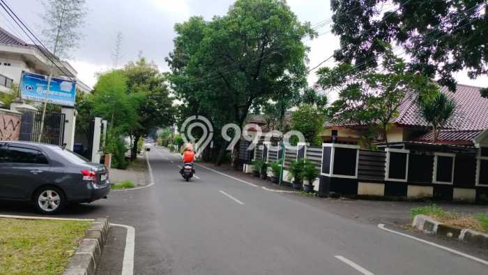 Hunian Mewah Dijual LT 684m2 di Duren Sawit, Jakarta Timur Hunian Mewah Dijual LT 684m2 di Duren Sawit, Jakarta Timur