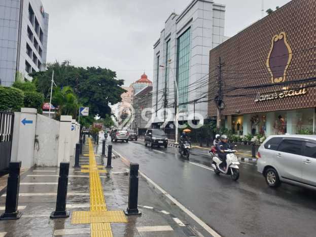 Unit Komersial Dijual di Senen Jakarta Pusat Luas Tanah 686m2, Luas Bangunan 1200m2 Unit Komersial Dijual di Senen Jakarta Pusat Luas Tanah 686m2, Luas Bangunan 1200m2